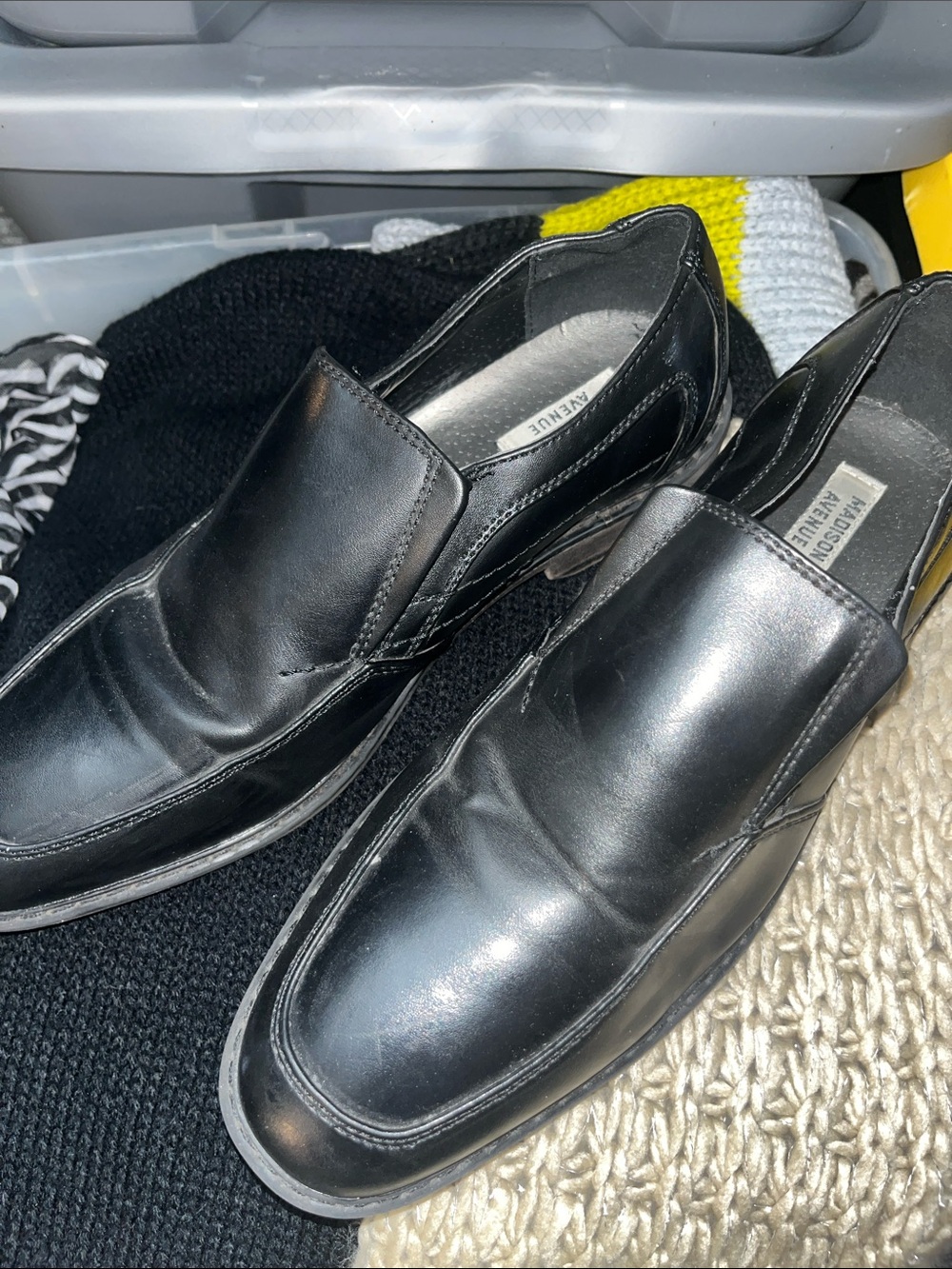 Men's Black Slip-On Leather Loafers by AEROSOFT